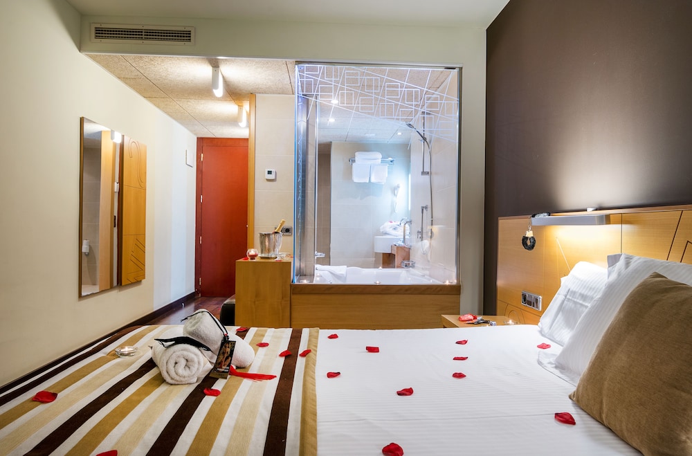 Standard Double Room, Jetted Tub photo 2