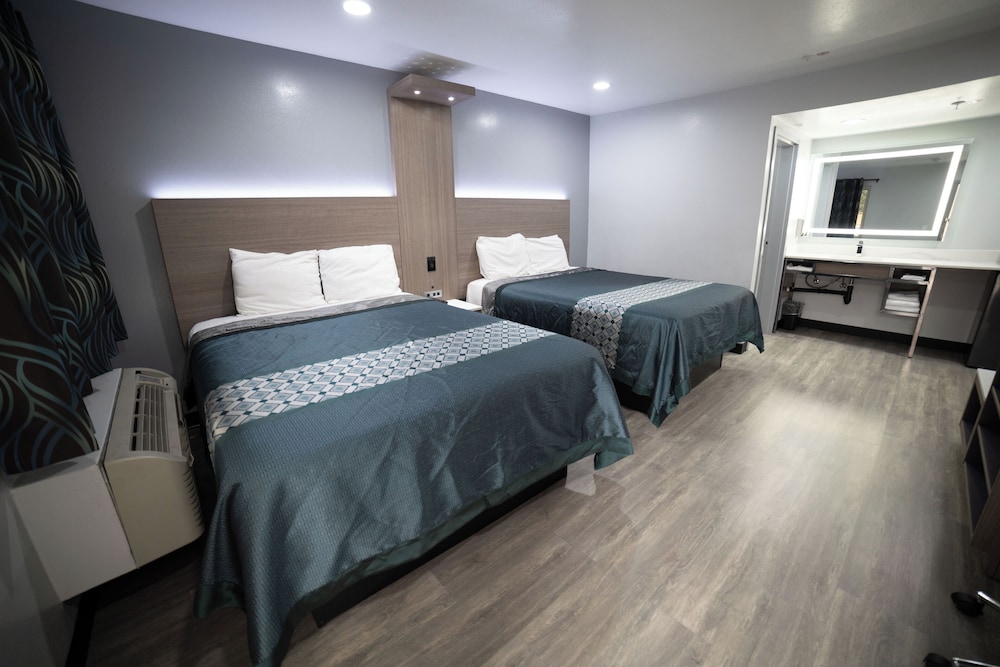 Double or Twin Room, Non Smoking - Photo 1