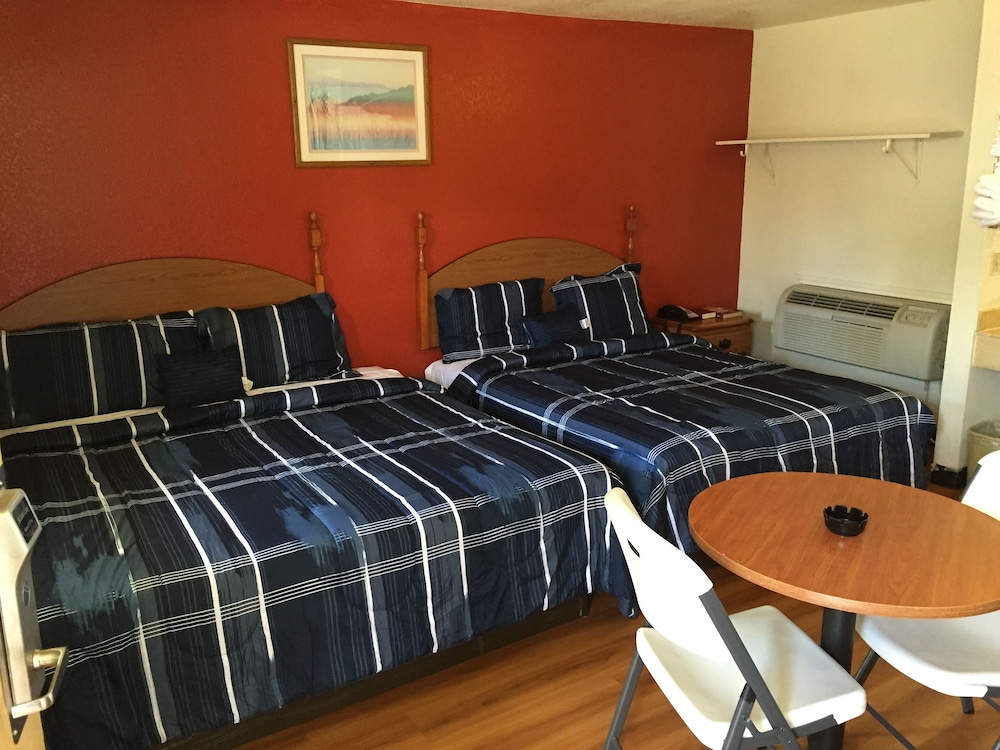 Standard Room, 2 Double Beds, Smoking photo 1