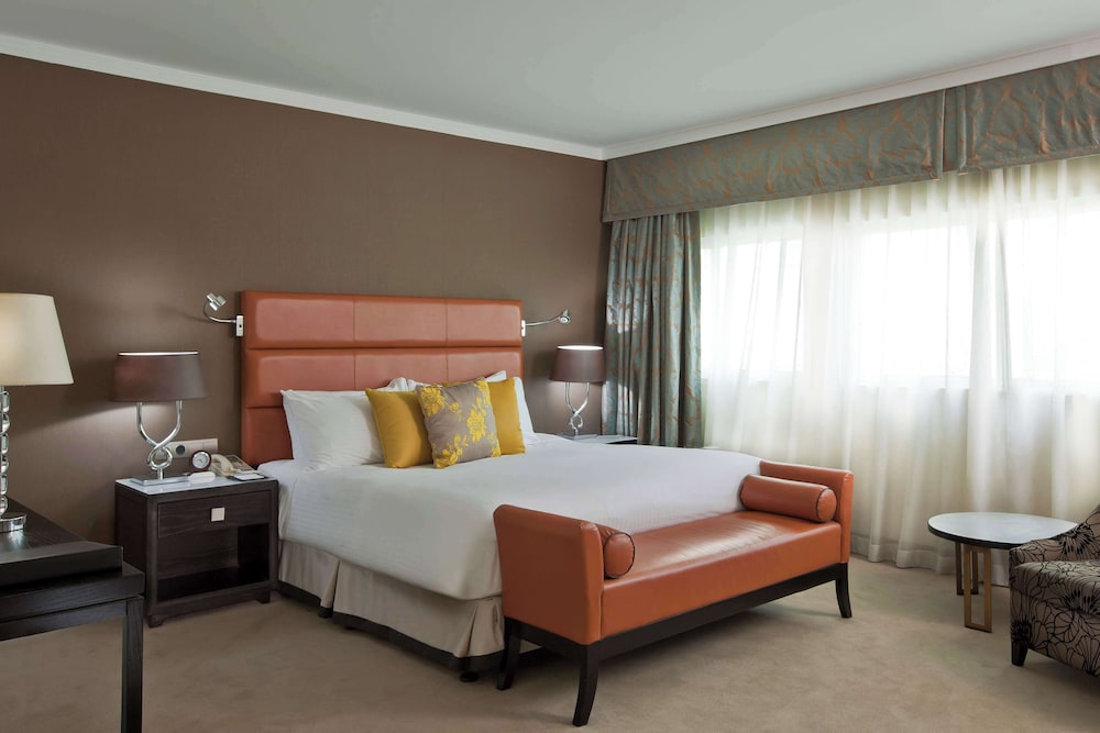 Executive Room, 2 Twin Beds, Pool View thumbnail 5