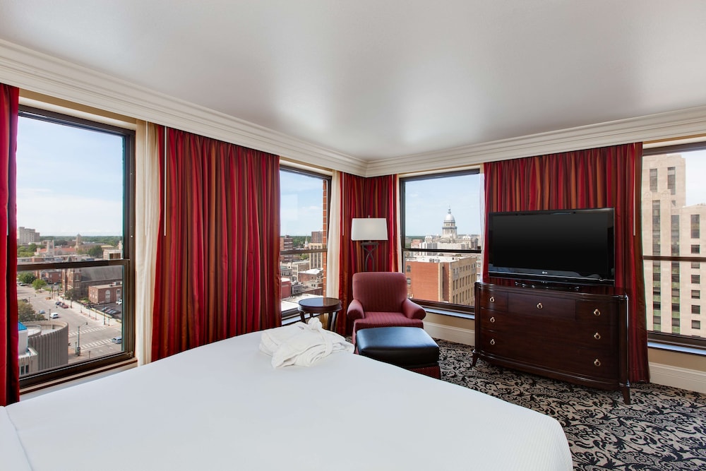 Suite, 1 King Bed, Non Smoking (Chairman's) - Photo 3