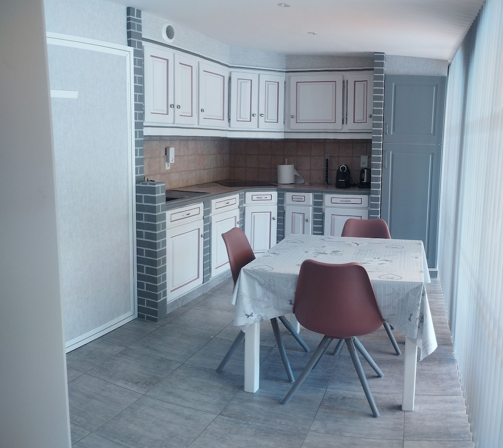 Villa - Photo 3