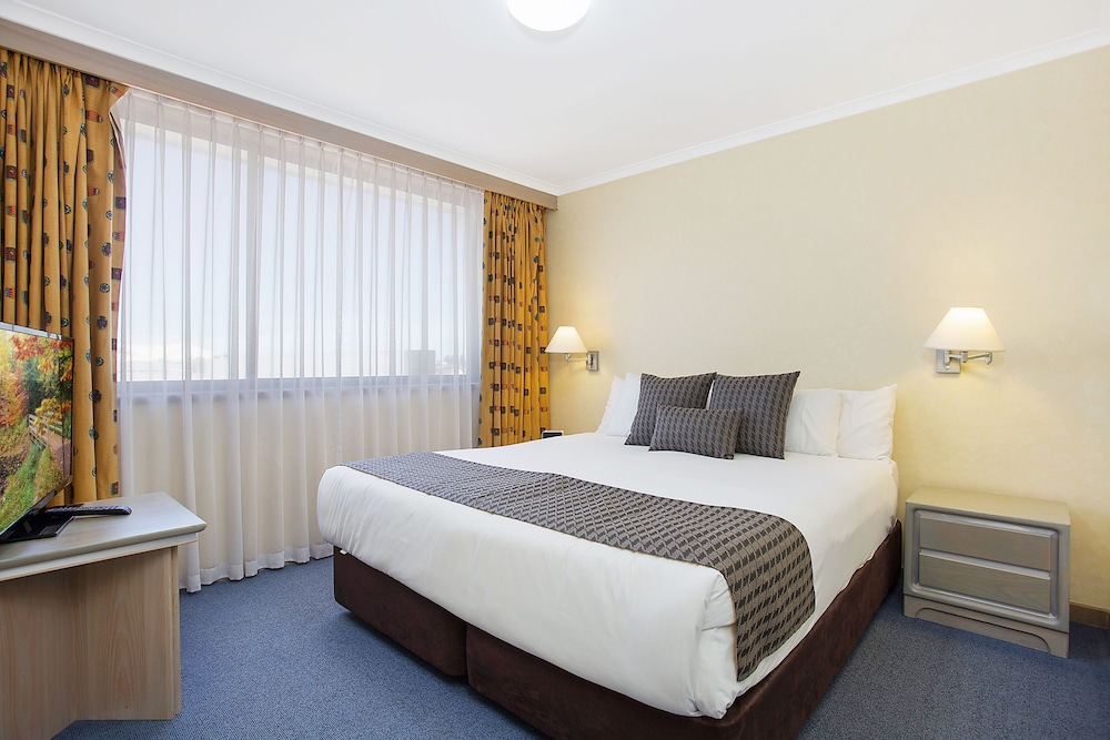 Deluxe King Suite photo 1
