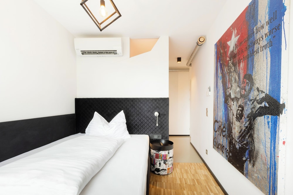 Single Room, Courtyard Area