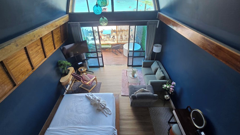 Royal Suite With Sea View - Photo 14