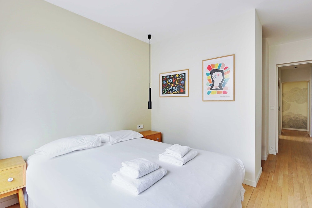 Apartment photo 2