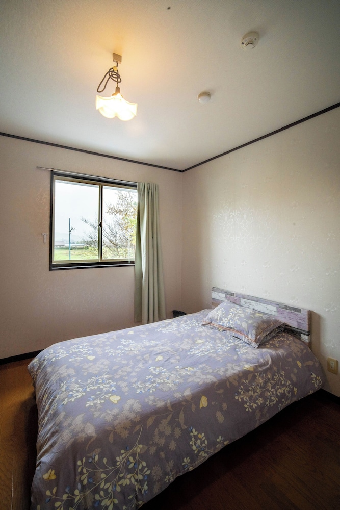 Basic Single Room, Hill View