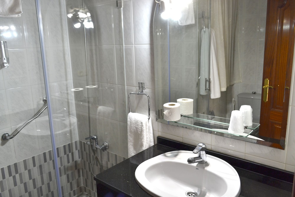 Standard Double Room - Photo 3