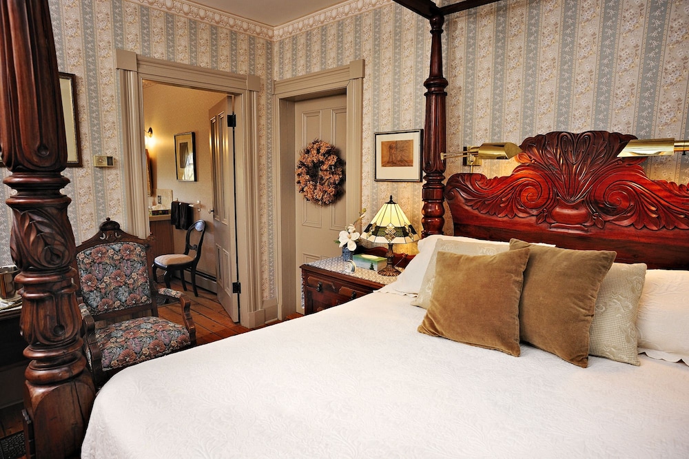 Deluxe Room, 1 Queen Bed (2nd floor) photo 2