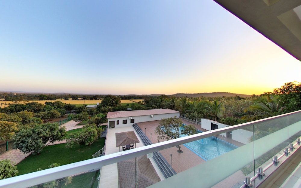 Luxury Room, Balcony - Photo 10