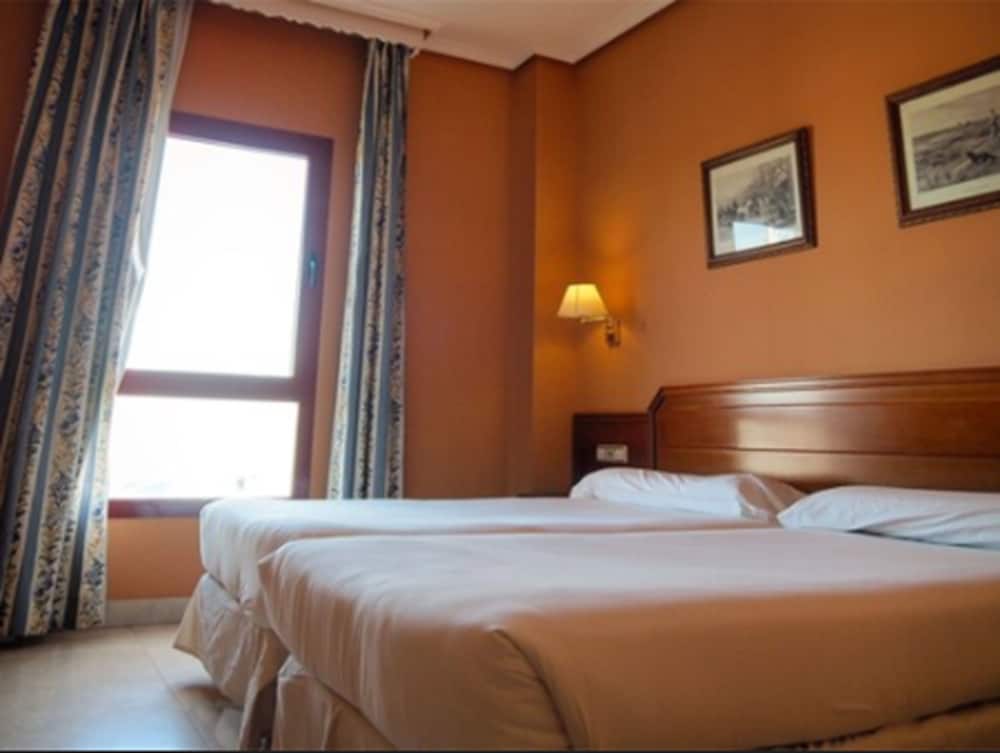 Standard Double or Twin Room photo 3