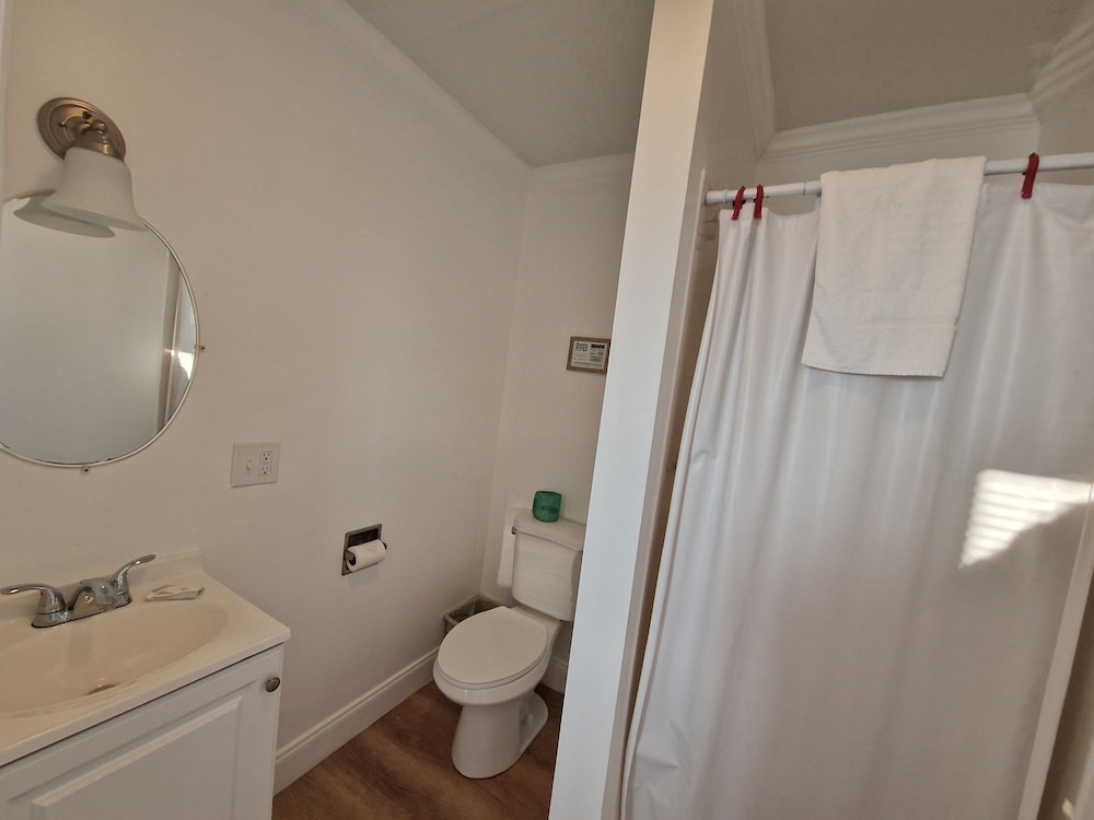 Double Room, 2 Queen Beds, Partial Ocean View, Corner photo 3
