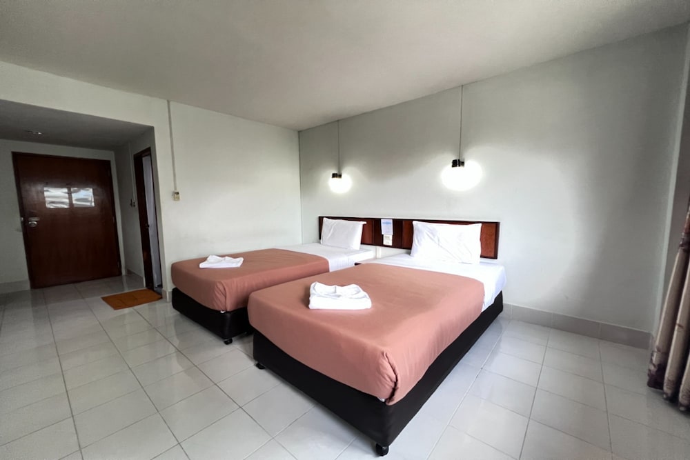Standard Twin Room - Photo 1
