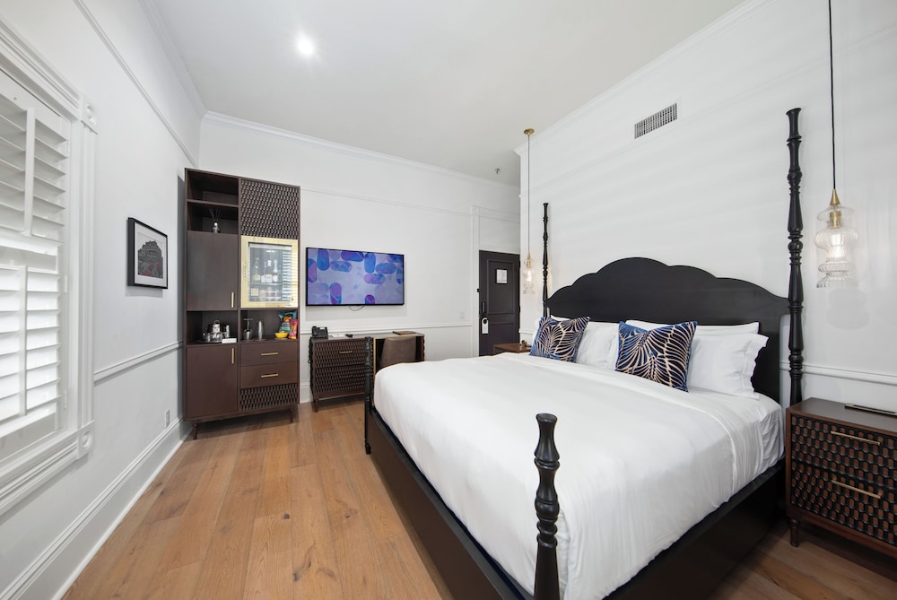 Deluxe Room, 1 King Bed (1 King Deluxe with Balcony)