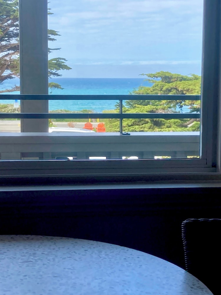 1 King Bed Oceanfront View No Pets photo 1