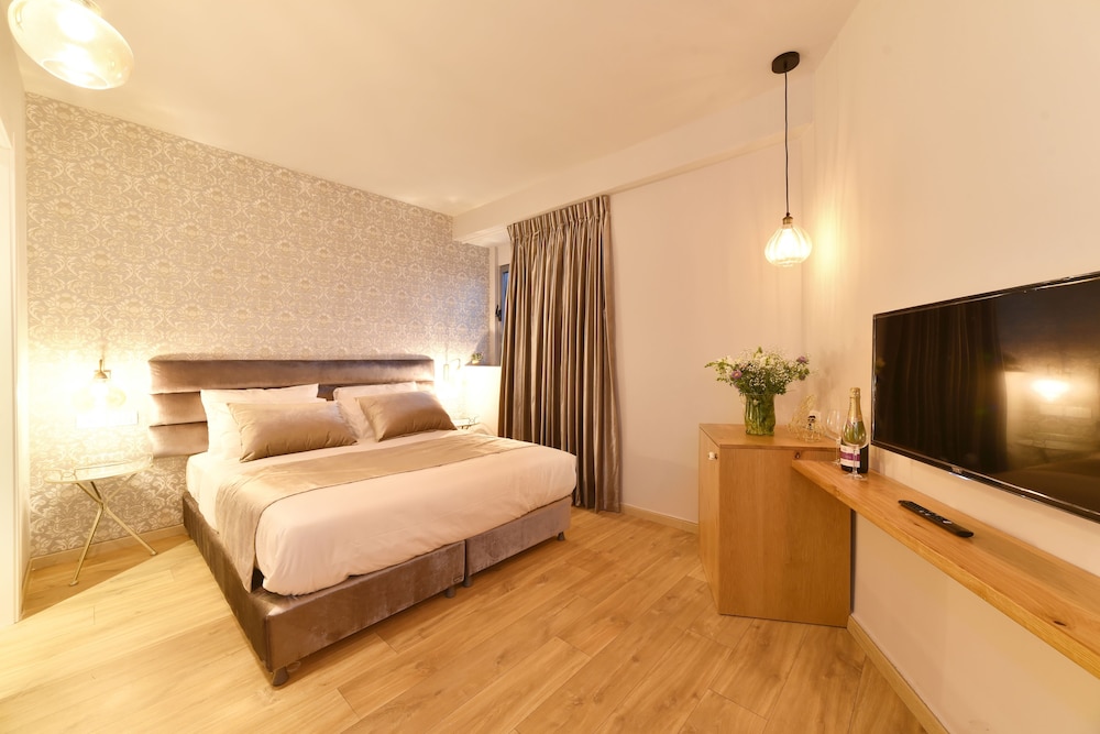 Standard Double or Twin Room photo 3
