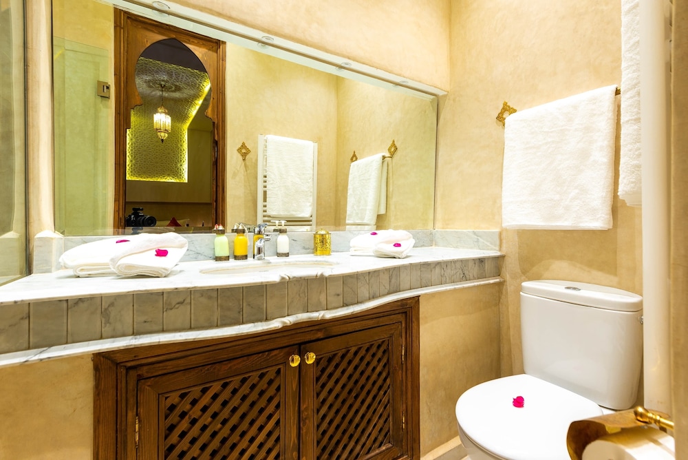 Deluxe Double or Twin Room - Photo 7