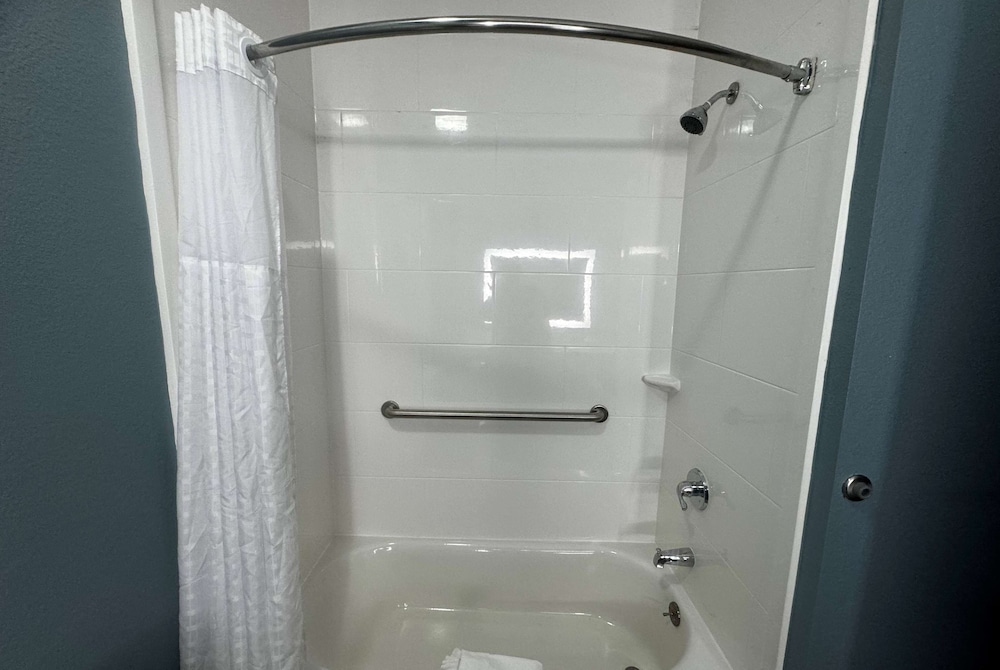 Standard Suite, 1 King Bed, Accessible, Kitchenette - Photo 23