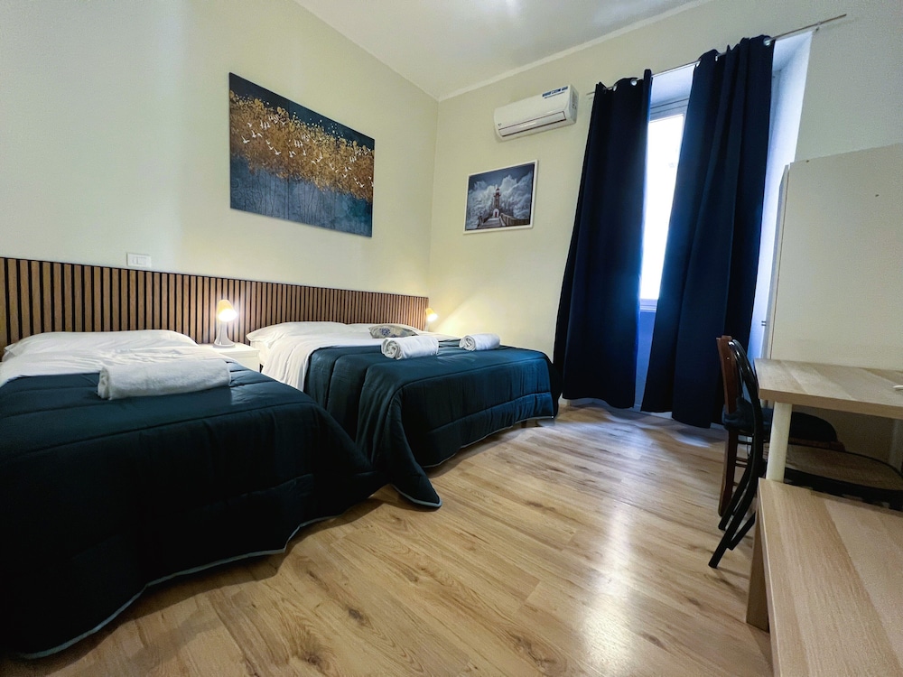 Standard Triple Room, Private Bathroom photo 3