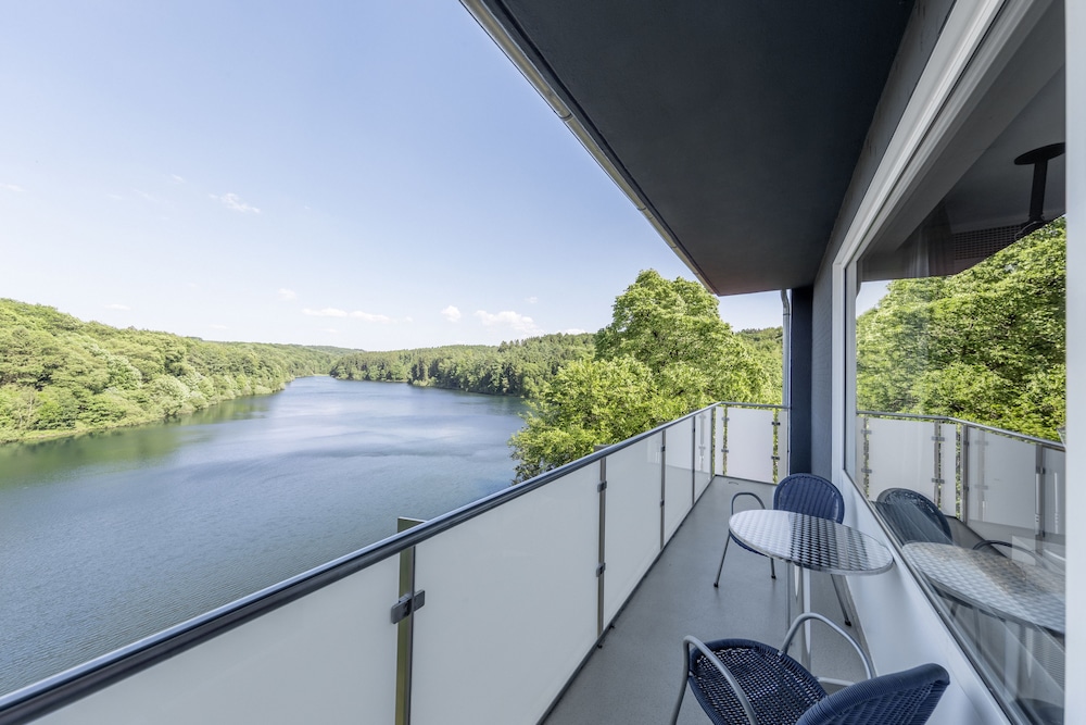 Premium Single Room, 1 Bedroom, Lake View photo 3