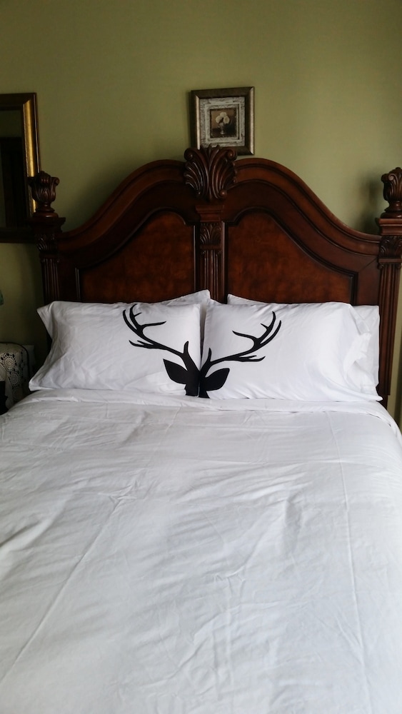 Ivy Room, 1 Queen Bed