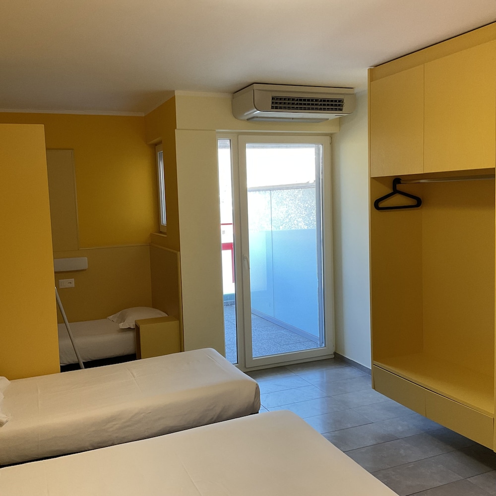 Premium Quadruple Room, Multiple Beds photo 2