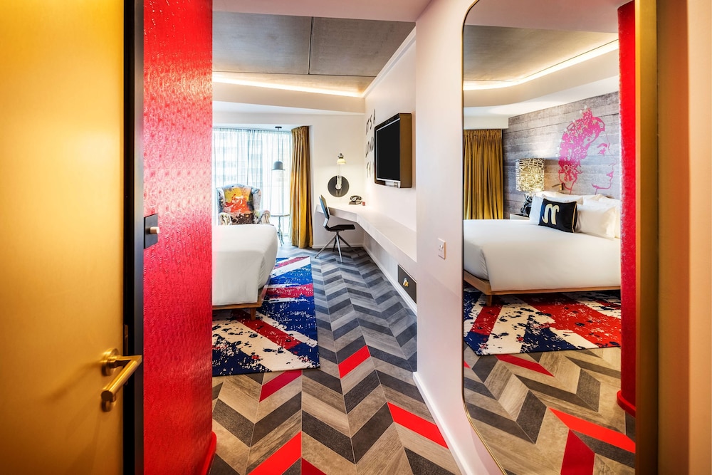 nhow Deluxe room (Extra Bed 3 Adults)