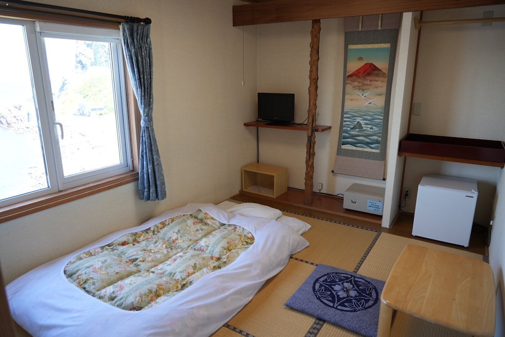 Economy Room, Multiple Beds, Non Smoking photo 1