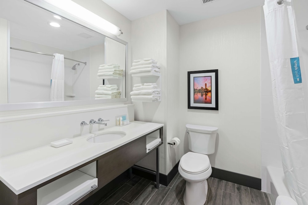 Room, 2 Queen Beds, Accessible (Hearing) - Photo 4