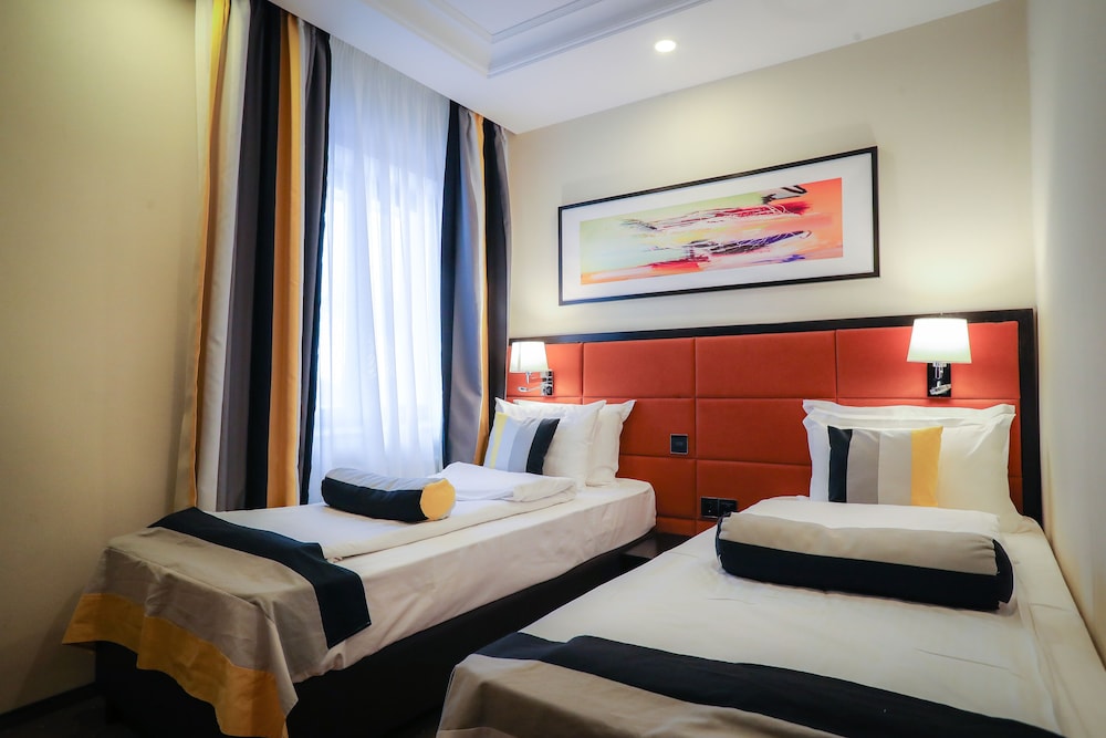Modern Suite Room