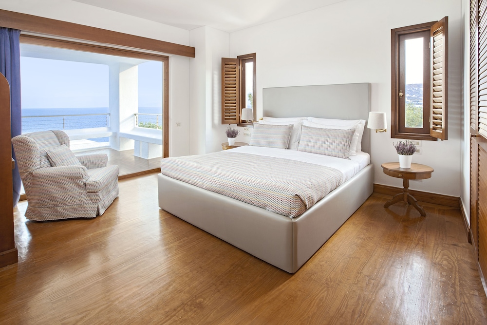 Premium Hotel or Bungalow Suite Sew View - Photo 4