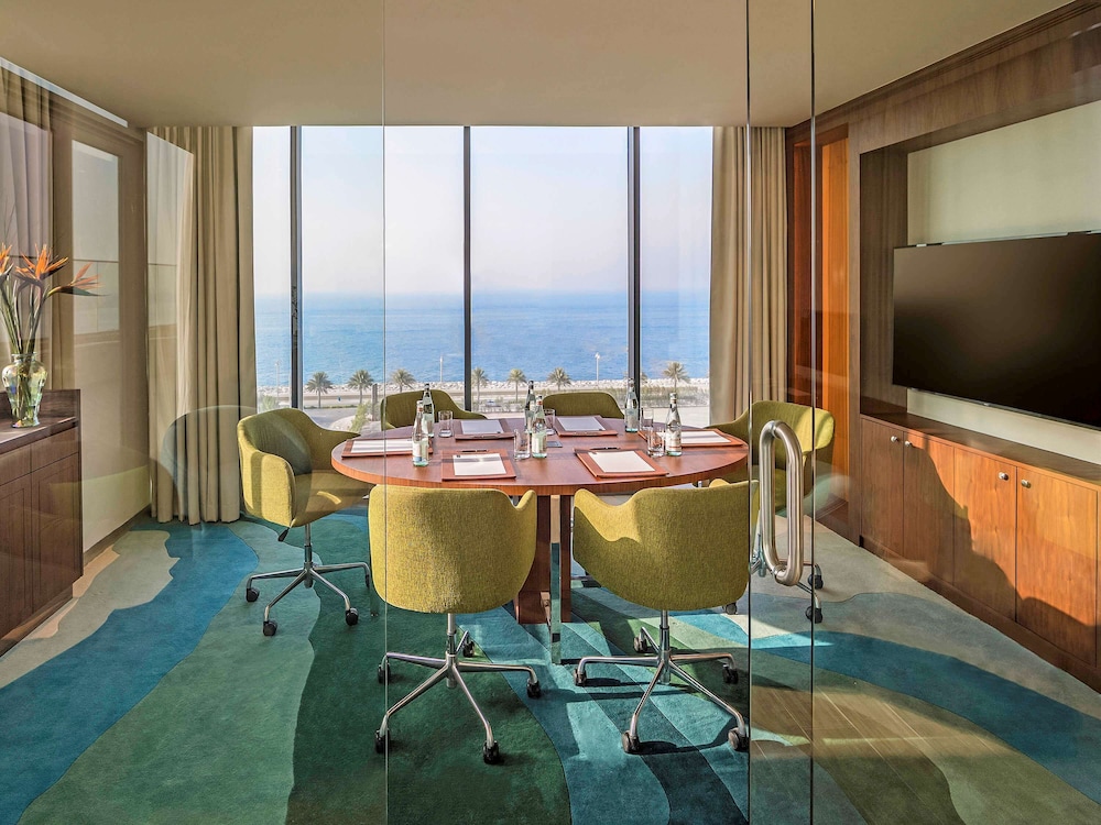 Deluxe Suite, 1 Bedroom, Balcony, Partial Sea View (Club Lounge Access)