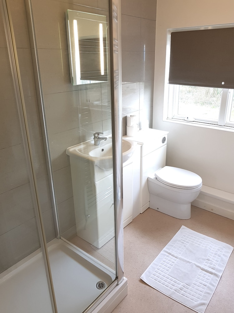 Standard Double Room, Ensuite - Photo 7