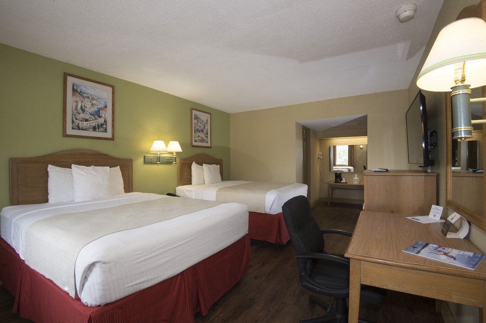 Room, 2 Queen Beds, Non Smoking - Photo 7