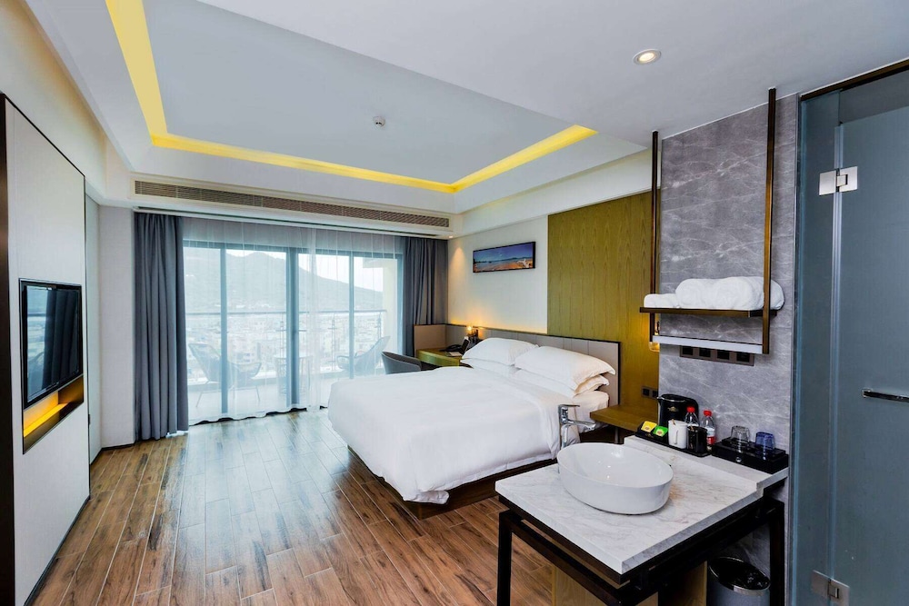 Room, 1 King Bed, Non Smoking, Harbor View