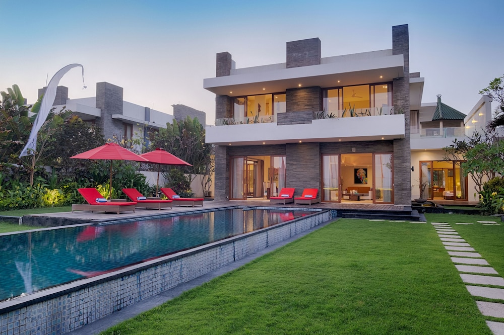 Exclusive Villa, 3 Bedrooms, Sea View, Beachfront