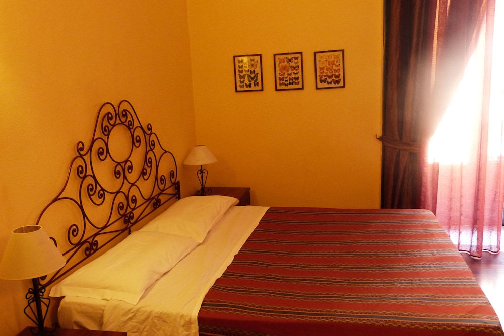 Double Room - Photo 7