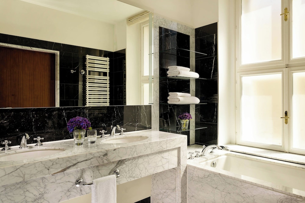 Signature Suite, 2 Bedrooms - Photo 12