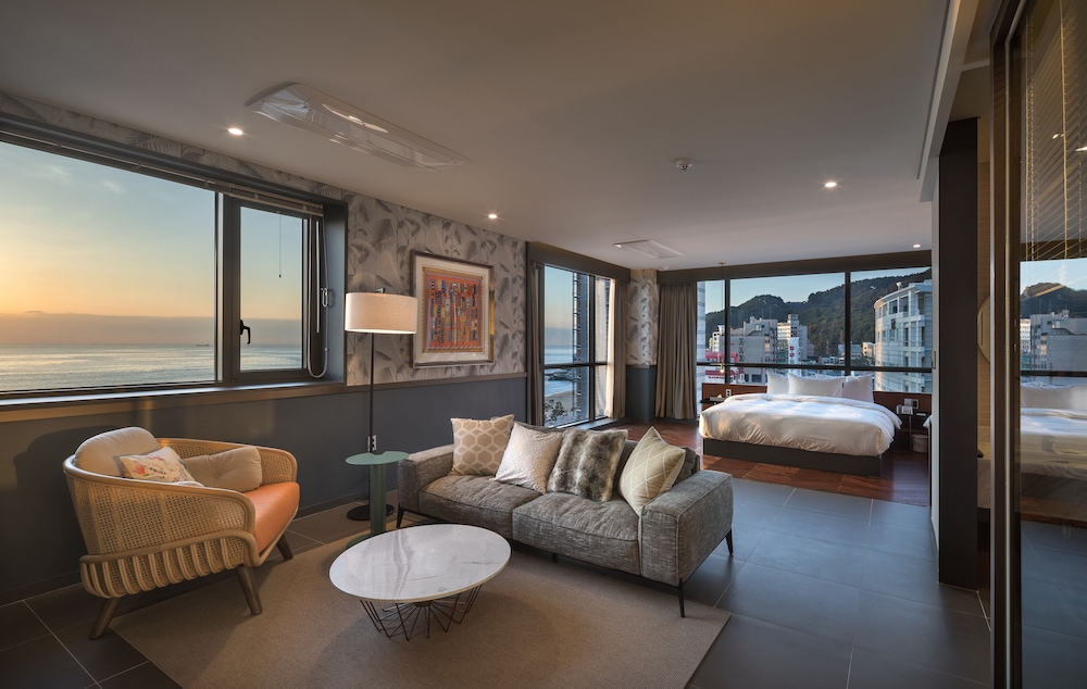 Suite, Ocean View