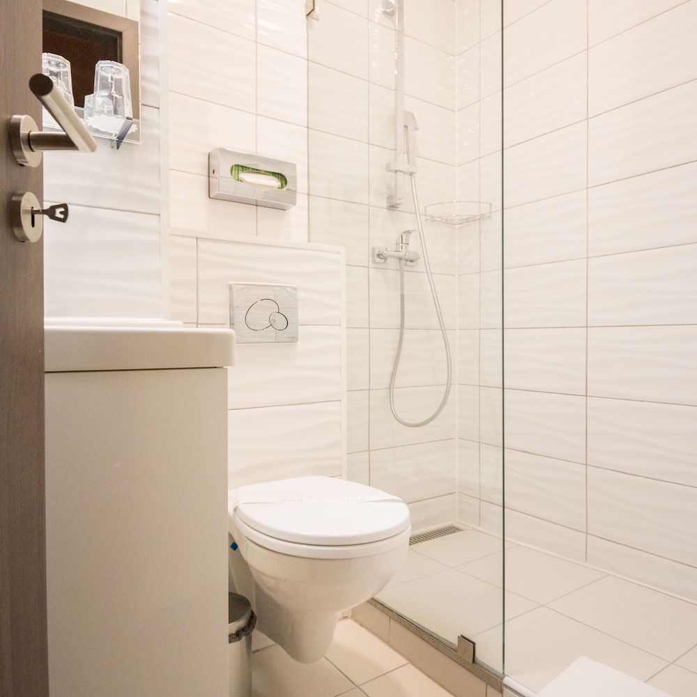 Deluxe Double Room - Photo 16
