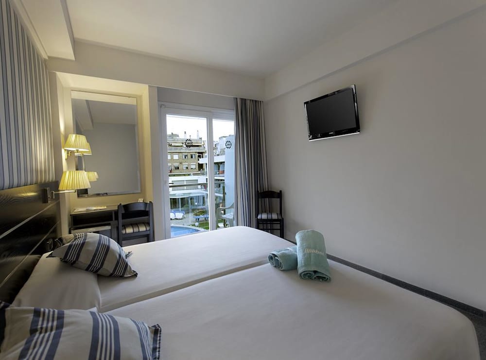 Standard Double Room, City View - Photo 2