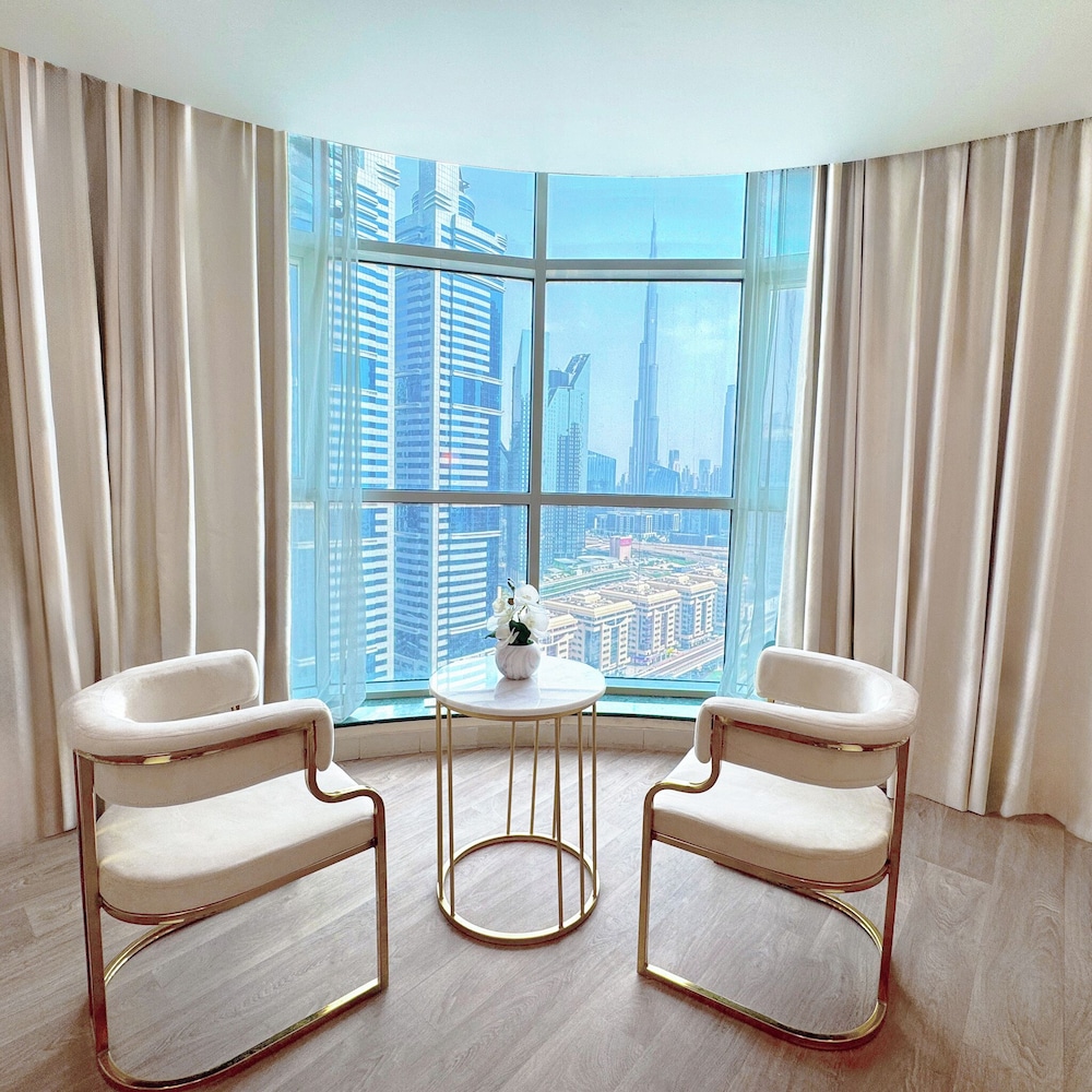 One Bedroom Suite with Burj Khalifa View photo 2