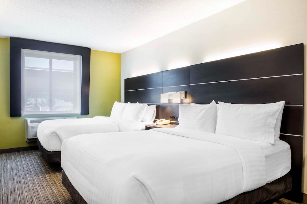 Suite, Multiple Beds (High Floor) photo 2