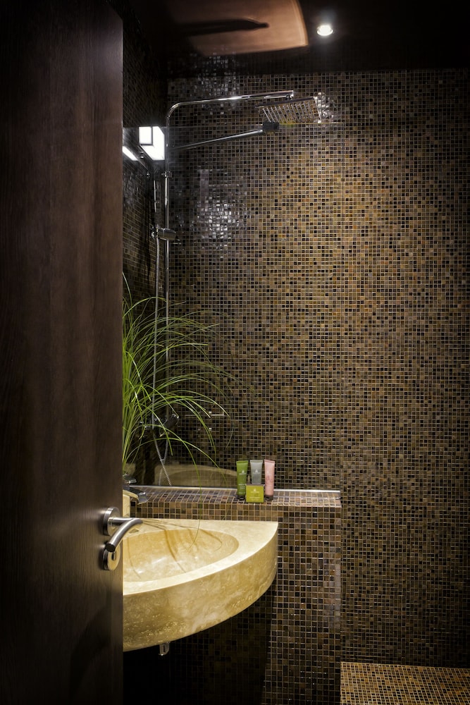 B Montmartre bathroom photo