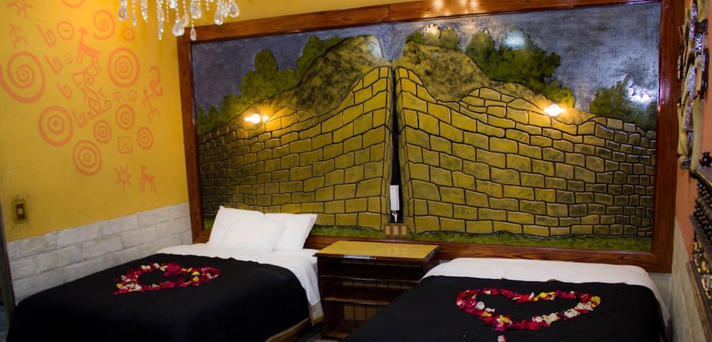 Twin Room, 2 Queen Beds photo 3