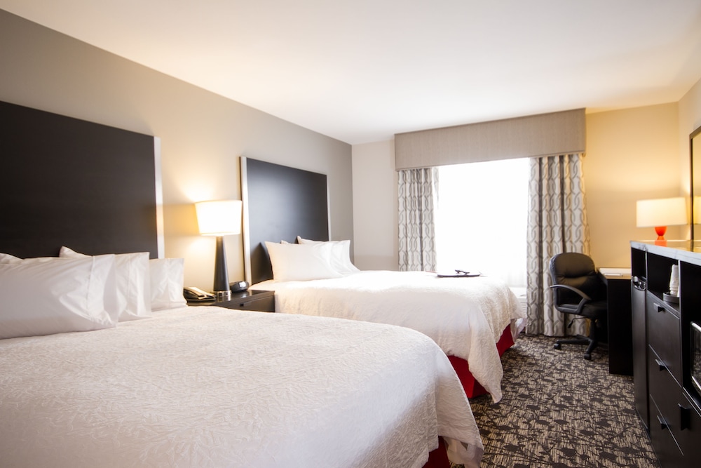 Room, 2 Queen Beds, Accessible (Roll In Shower) photo 1
