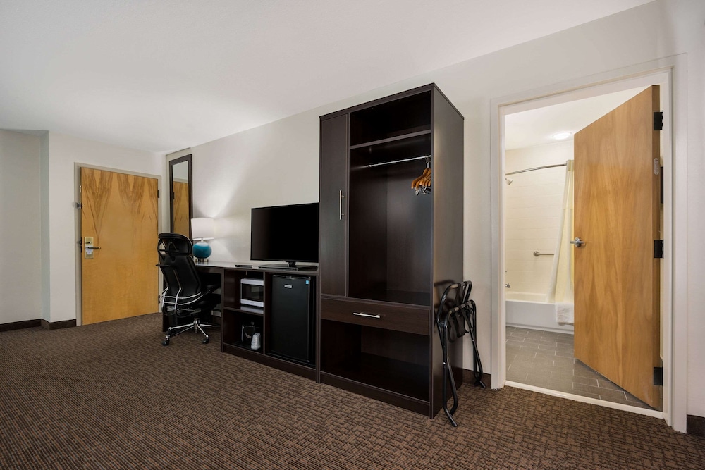 Suite, 1 Bedroom, Non Smoking (2 Double Beds) - Photo 4