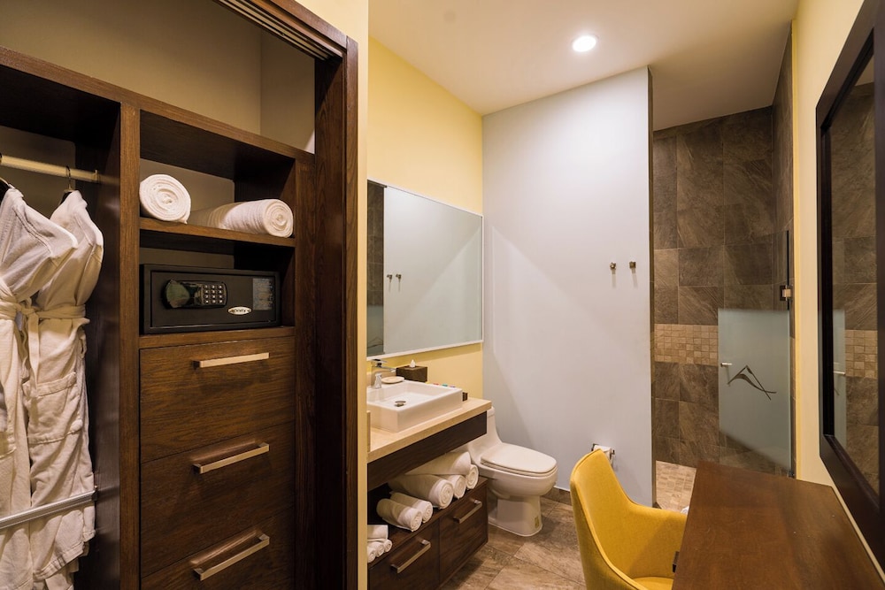 Deluxe Loft, 2 Bedrooms, Street View