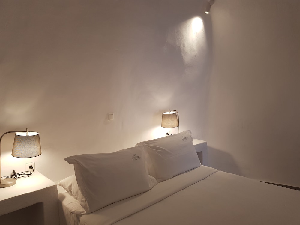 Superior Room (Cave, Outdoor Hot Tub)