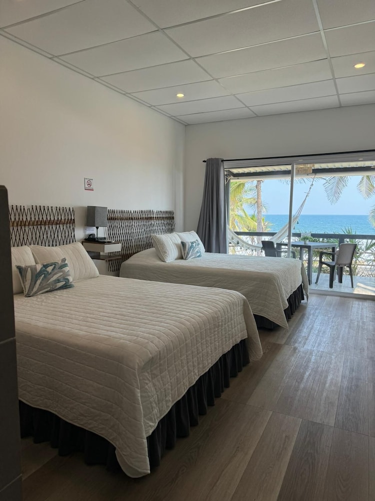 Habitación Doble Comfort, 2 Camas Dobles, Baño Privado, Vista a la Playa